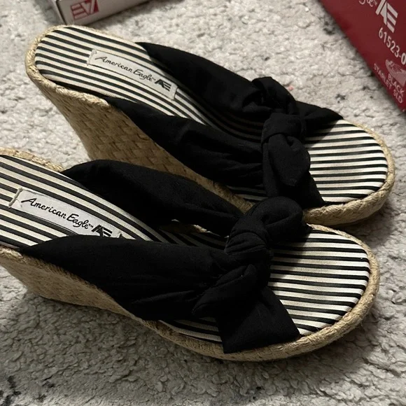 American Eagle Outfitters Black Striped Wedge SandalsSize 5 1/2 - Picture 1 of 7